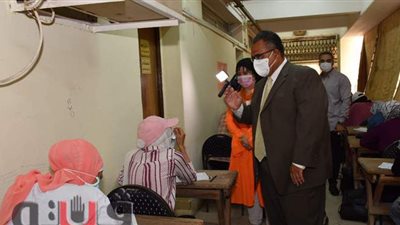 نائب رئيس جامعة عين شمس يتفقد سير امتحانات كلية البنات