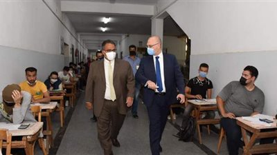 72 ألفا و500 طالب يبدأون امتحانات نهاية العام بتجارة عين شمس