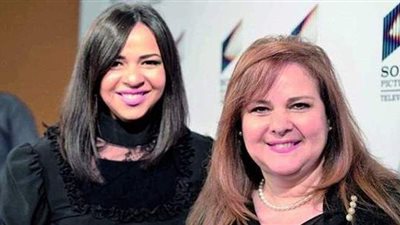 بعد تدهور حالتها.. إيمي سمير غانم تدعو لوالدتها دلال عبد العزيز بالشفاء