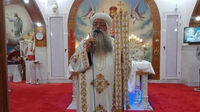 الأنبا تكلا يترأس قداس 
