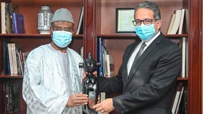 وزير السياحة يستقبل سفير غينيا لبحث الاستفادة من الخبرة المصرية