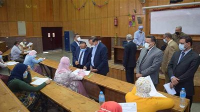 ١٠٠٠ طالب بتربية سوهاج يؤدون امتحانات التدريب الميداني للدبلومة المهنية