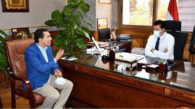 وزير الرياضة يلتقي رئيس لجنة الشباب بنقابة الصيادلة