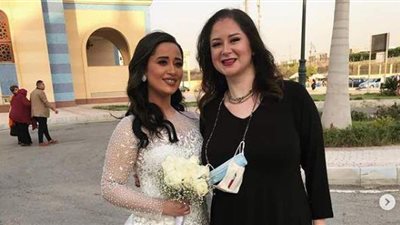 مي نور الشريف تنشر صور من عقد قران ابنة الفنان الراحل صلاح رشوان