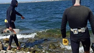 غواصو الخير في الإسكندرية.. متطوعون مهمتهم إنقاذ المتصارعين مع الأمواج.. عددهم 42 ويعملون لتفعيل مبادرة 