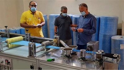 ضبط مصنع ملابس طبية 