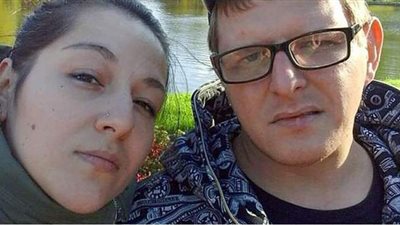 كانا بيتشاجرا.. سقوط مروع لحبيبين من شرفة الطابق الثاني | فيديو وصور