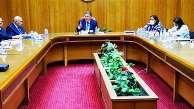 وزير قطاع الأعمال يتابع تطوير مصانع الغزل والنسيج | صور