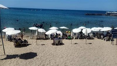 طقس حار بالإسكندرية لليوم الثاني.. والمواطنين يهربون للشواطئ | صور