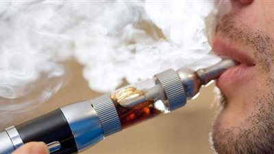 في اليوم العالمي دون تدخين.. اعرف مخاطر الشيشة الإلكترونية | فيديو