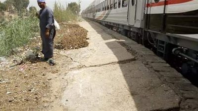 محلي سمالوط بالمنيا: رفع تراكمات بطول السكة الحديد 