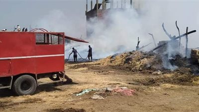 محافظ الغربية يكشف تفاصيل السيطرة على حريق شونة مصنع كتان | صور