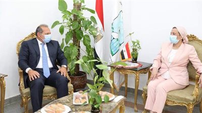 وزيرة البيئة تشهد مراسم توقيع البنك الأهلى المصرى بروتوكول تعاون لدعم 