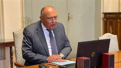 وزير الخارجية يبحث مع نظيره الماليزي تعزيز علاقات التعاون الثنائي