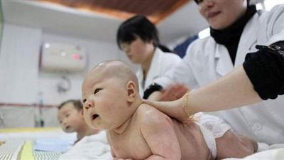 السماح بالطفل الثالث.. لماذا تدرس الصين تغيير سياسة الإنجاب؟