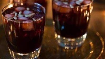 لذيذ ومنعش في الحر.. طريقة عمل عصير الزبيب