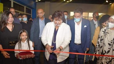 وزيرة الثقافة تفتتح معرض دونزي بالهناجر