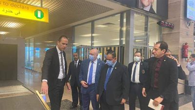 ٥ تعليمات لرئيس مصلحة الجمارك للعاملين بمطار القاهرة أبرزها إعفاء أمتعة الملابس