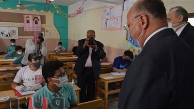 محافظ القاهرة يتابع الالتزام بالإجراءات الااحترازية بلجان امتحانات الإعدادية