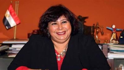 إنتاج 28 عرضا و5 ورش.. وزيرة الثقافة تناقش خطة عمل البيت الفني للمسرح