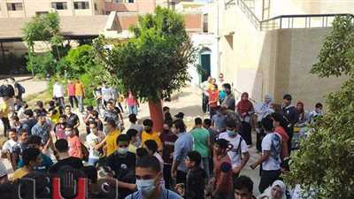 بسبب الطقس.. توزيع المياه على الطلاب فى امتحانات الشرقية