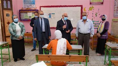 محافظ بورسعيد يتفقد لجان امتحانات الشهادة الإعدادية في أول أيامها | صور