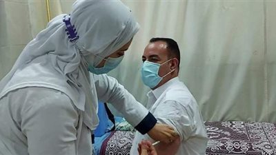 تطعيم أعضاء هيئة التدريس والعاملين بجامعة بنها بلقاح كورونا