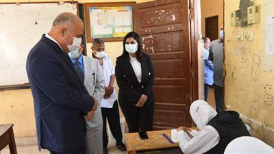 محافظ قنا يتفقد لجان الشهادة الإعدادية l فيديو وصور