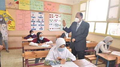 محافظ أسيوط يتفقد تطبيق إجراءات مواجهة كورونا في امتحانات الإعدادية