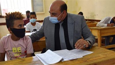 محافظ أسوان يتفقد لجان امتحانات الشهادة الإعدادية | صور