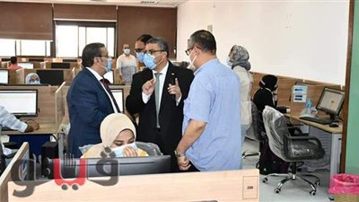 عقد امتحان اللغة الإنجليزية لطلاب جامعة قناة السويس إلكترونيا | صور