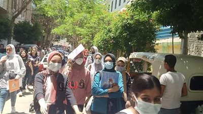 طلاب الإعدادية ينتهون من امتحان العربي.. مراقبات يساعدن في تخفيف الحر باللجان.. بدء أعمال التصحيح.. والطلاب: الامتحان سهل