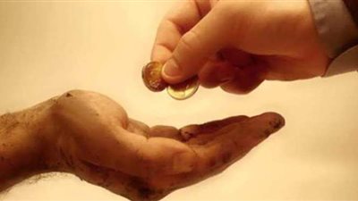 حكم إخراج الزكاة للأخ المديون إذا كان ابنه غنيًا؟.. الإفتاء ترد