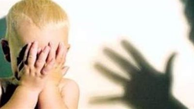 أول تحرك من النيابة في واقعة تعريض أب حياة نجله للخطر بالشروق