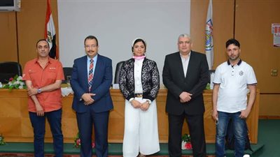 تنظيم سلسلة ندوات لطلاب برنامج البتروكيماويات بعلوم المنصورة