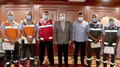 محافظ بني سويف يُكرًم المتميزين بمرفق الإسعاف لجهودهم في مواجهة كورونا