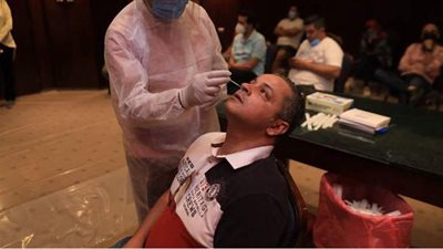 مسحات كورونا للمشاركين في كأس العالم للجمباز بالقاهرة | صور