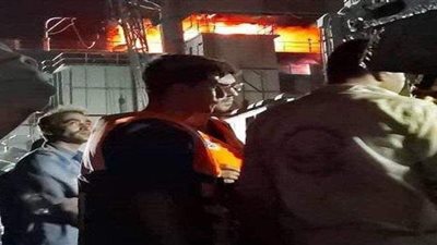 حريق غامض في سفينة لوجستية عملاقة تابعة للبحرية الإيرانية | صور