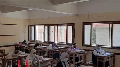 أكثر من 32 ألف طالب بالشهادة الإعدادية يؤدون امتحان العلوم بالإسماعيلية | صور
