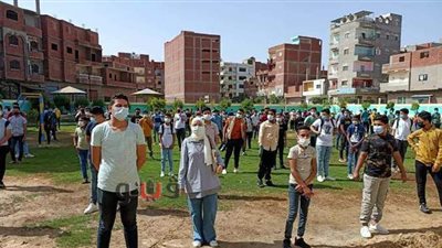 مشاهد ثاني أيام امتحانات الشهادة الإعدادية.. هرج ومرج في الشرقية.. إهمال الكمامات في الدقهلية.. وتعقيمات بمدارس أسيوط | صور
