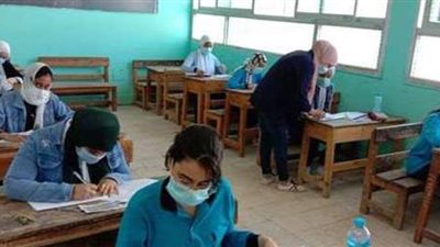 فرحة بين طلاب الشهادة الإعدادية بالقاهرة لسهولة الامتحانات