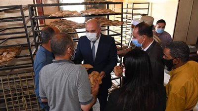 الداودي يفاجئ عدد من مخابز قوص للاطمئنان علي جودة رغيف الخبز