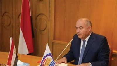 الداودي يعقد اجتماعا لمتابعة أعمال ترفيق المناطق الصناعية بقنا