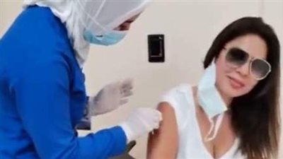 نجلاء بدر تحصل على لقاح فيروس كورونا| فيديو