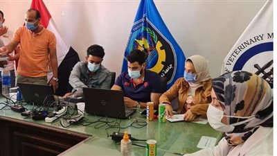 إقبال كبير من العاملين بجامعة دمنهور لتلقي لقاح كورونا
