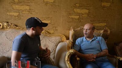 العناية الإلهية أنقذته.. رئيس حي عين شمس يكشف تفاصيل محاولة قتله أمام منزله.. أحدهم حاول ذبحه بسكين.. وأسرته تعيش في رعب وقلق | فيديو