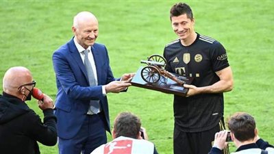 ليفاندوفسكي يفوز بجائزة جديدة في الدوري الألماني