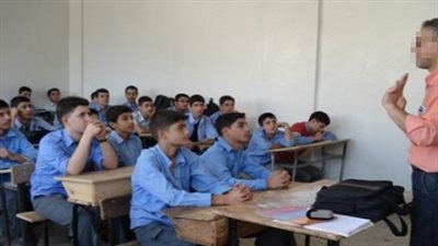 في اليوم العالمي لهم.. معلمو مصر يعانون من تدني المرتبات «تقرير»