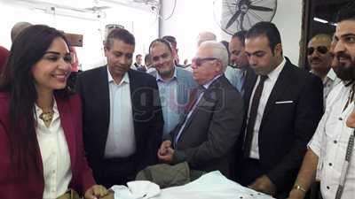 بالصور.. محافظ بورسعيد يفتتح 10 مصانع للشباب بالمنطقة الصناعية