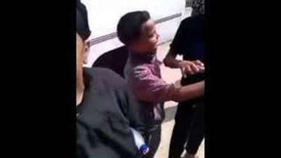 بالفيديو.. مائة جنيه رشوة لكل ناخب أمام اللجان الانتخابية بالمنيا